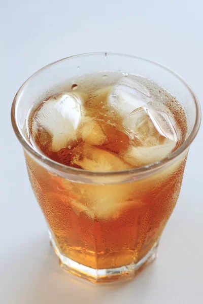 Zimne szklanki mrożonej herbaty z lodu — Zdjęcie stockowe