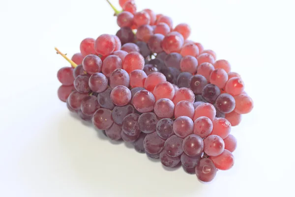 Виноград ізольований на білому — стокове фото