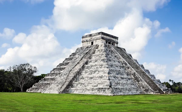 Kukulkan piramis chichen itza mexikói yucatan — Stock Fotó