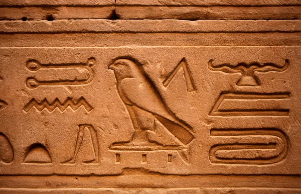 Hieróglifos Horus templo Edfou — Fotografia de Stock