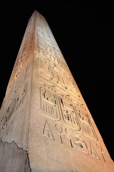 Obelisco do templo de luxor — Fotografia de Stock