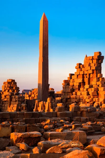 Obelisk karnak tempel — Stockfoto