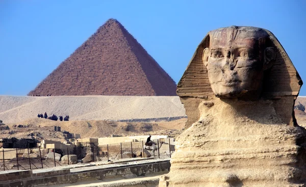 The sphinx & the pyramids — Stock Photo, Image