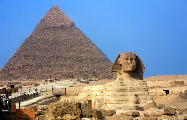 A esfinge e as pirâmides — Fotografia de Stock