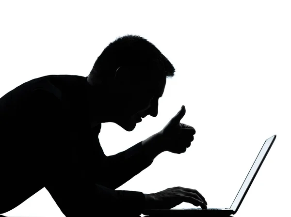 Один бизнесмен силуэт вычислительный компьютер ноутбук вверх пальцем — стоковое фото