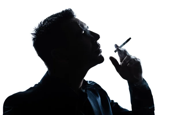 剪影男人肖像吸烟香烟 — 图库照片
