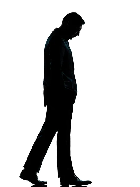 Een zakenman wandelen neerkijkt silhouet — Stockfoto