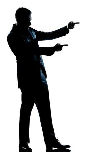 Homem silhueta comprimento total mostrando apontando espaço vazio cópia — Fotografia de Stock
