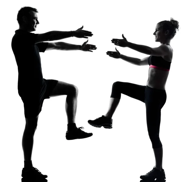 Um casal homem mulher exercitando aptidão treino — Fotografia de Stock