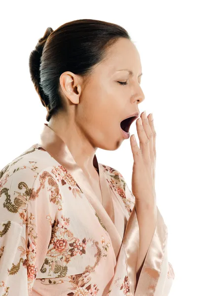 Vista lateral da mulher sonolenta asiática bocejando — Fotografia de Stock