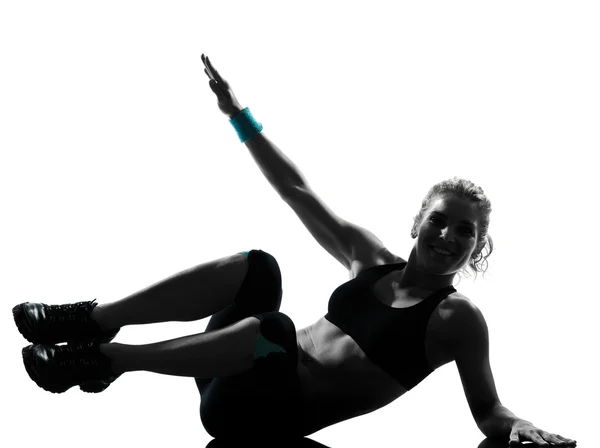 Mujer entrenamiento fitness postura abdominales flexiones —  Fotos de Stock