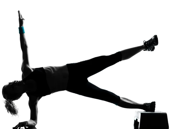 Nő gyakorló step és aerobik órák — Stock Fotó