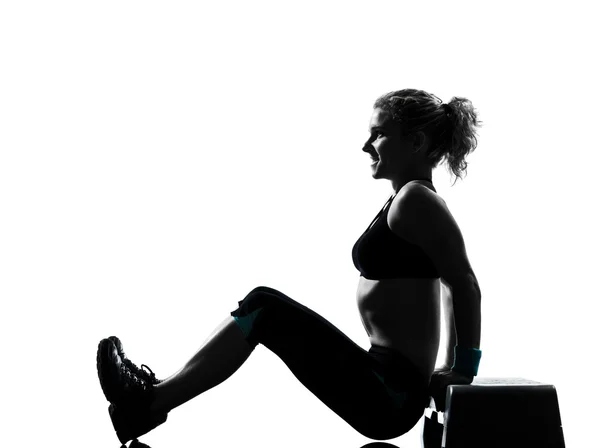 Kobieta wykonując step aerobik — Zdjęcie stockowe