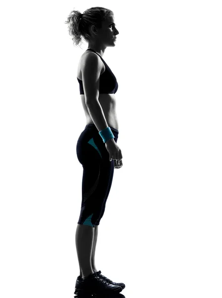 Жінка тренує фітнес пози стоячи — стокове фото
