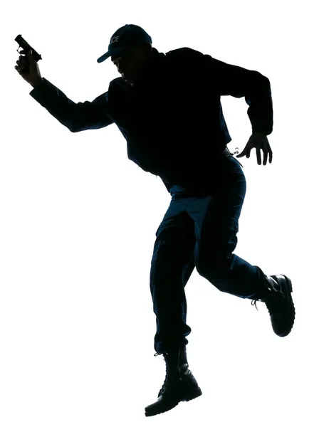Policial correndo com uma arma — Fotografia de Stock