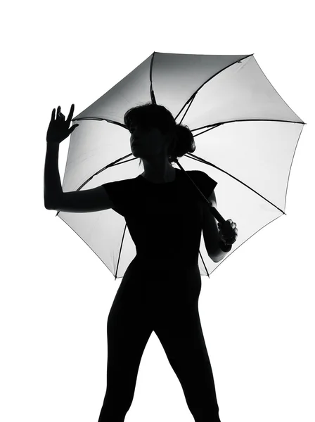 Женщина-силуэт держит открытый зонтик — стоковое фото