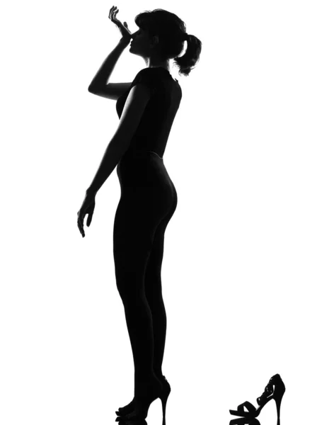 Silhouette Frau riecht Parfüm — Stockfoto