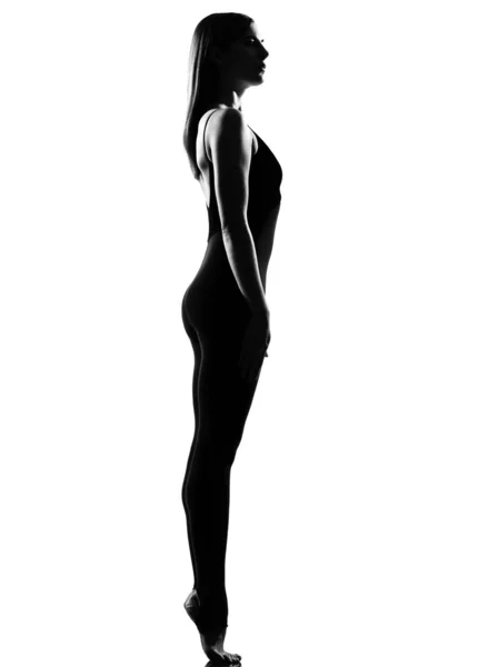 Γυναίκα μπαλέτου χορευτής στέκεται πόζα — Φωτογραφία Αρχείου