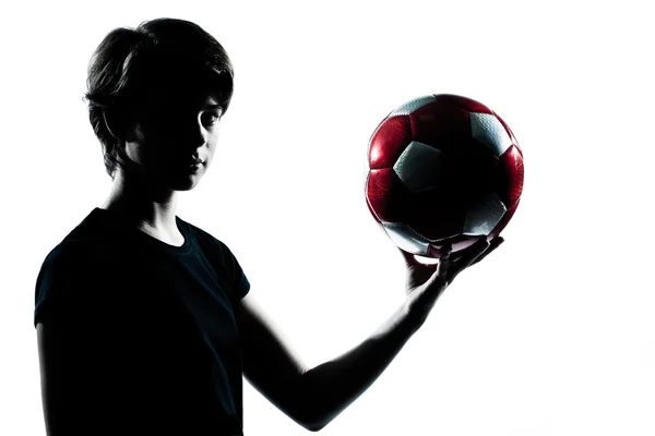 Jeden nastolatek chłopiec dziewczynka sylwetka gospodarstwa wyświetlone footba piłka nożna — Zdjęcie stockowe