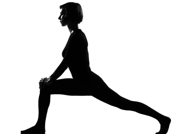 Kvinna utövar fitness yoga stretching — Stockfoto