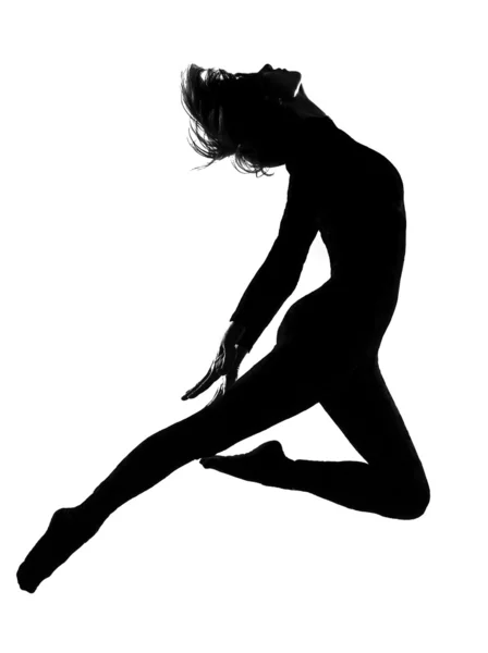 Silueta mujer bailarina moderna bailando saltos ejercitando worko —  Fotos de Stock