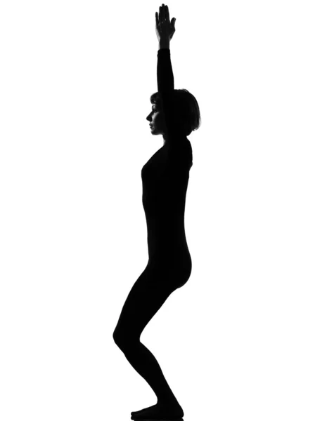 Utkatasana cadeira posição ioga mulher — Fotografia de Stock
