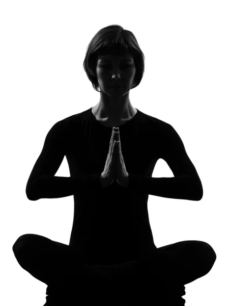 Kvinna sukhasana utgör meditation yoga — Stockfoto