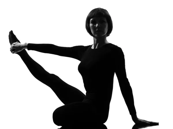 Parivrtta krounchasana heron představuje jóga žena — Stock fotografie
