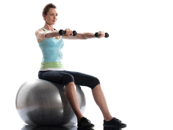 Frau Fitness Ball Workout Haltung Gewichtstraining — Stockfoto