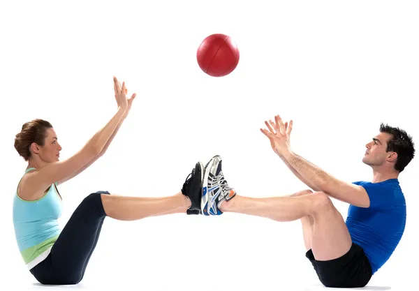 Paar vrouw man fitness bal oefening — Stockfoto
