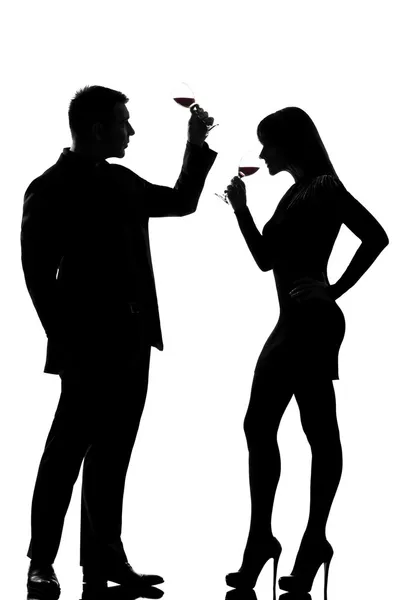 Egy pár férfi és a nő iszik, vörös bor kóstolás — Stock Fotó