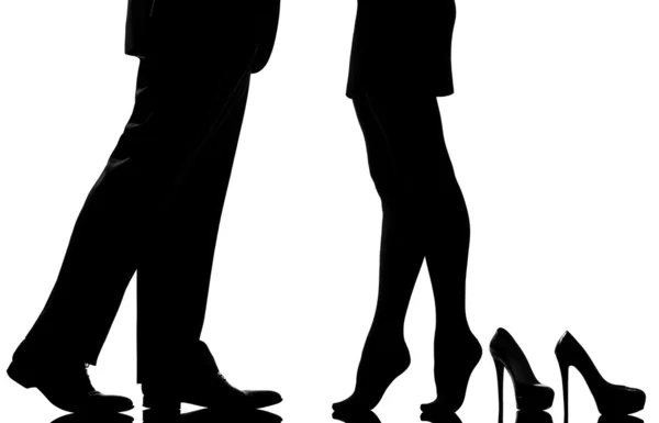 Detalhe pernas pés casal homem e mulher amantes adolescente — Fotografia de Stock