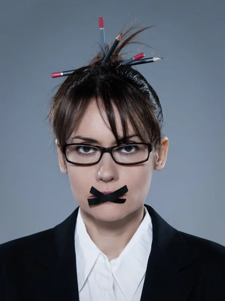 Geschäftsfrau mit Klebeband auf den Lippen — Stockfoto