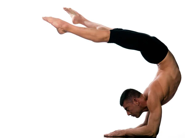 Uomo yoga scorpione Vrschikasana Pose — Foto Stock