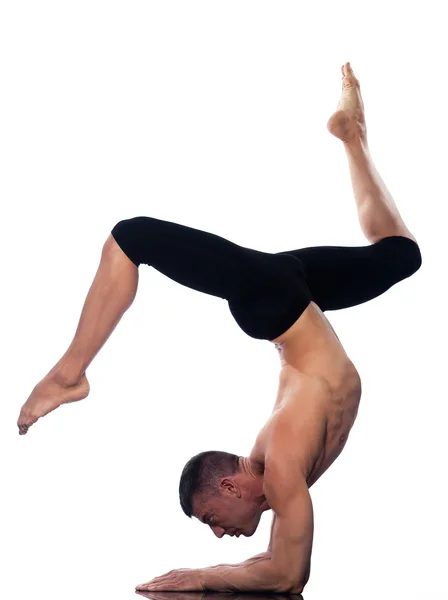 Homem ioga Eka Pada Viparita Dandasana pose — Fotografia de Stock