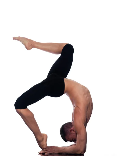 Posición de hombre yoga escorpión vrschikasana — Stockfoto