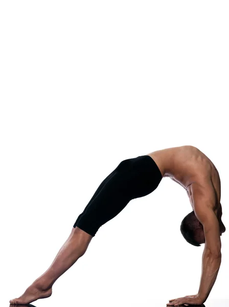 Mann sarvangasana setu bandha Brücke Pose Yoga — Stockfoto