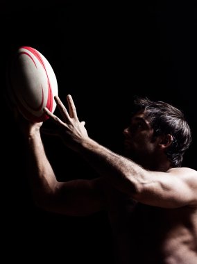 seksi üstsüz rugby adam portresi