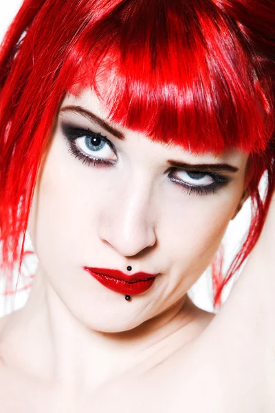 Смешная и сексуальная выразительная рыжая девушка — стоковое фото