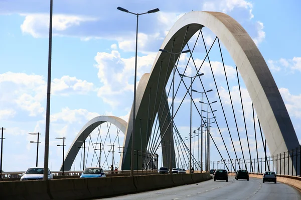 Juscelino kubitschek brug in brasilia-Brazilië — Stockfoto