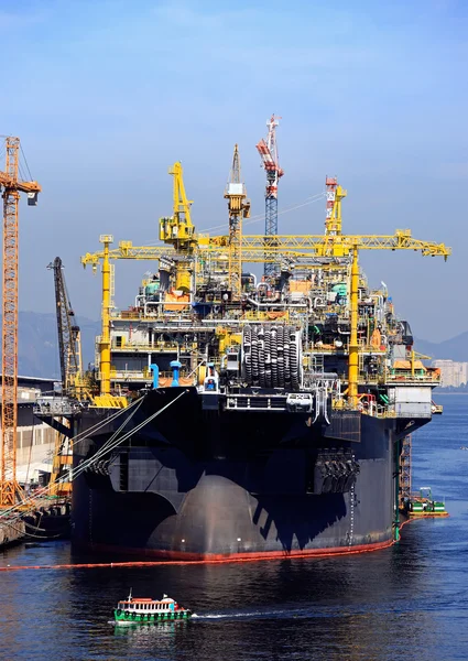 Barco a óleo e gás — Fotografia de Stock