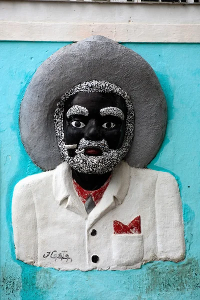 Masque sur le mur olinda — Photo