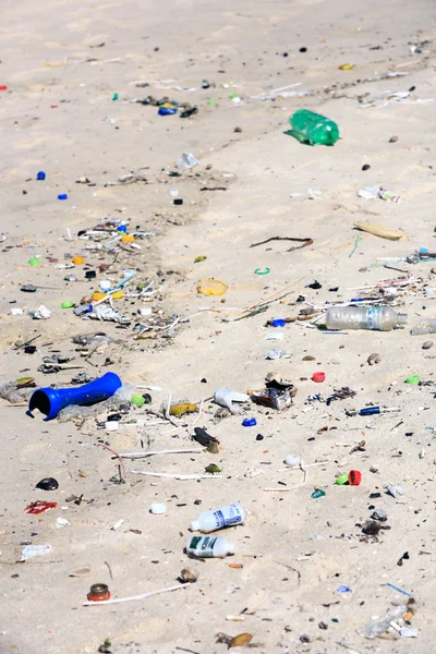 Znečištění na pláži — Stock fotografie