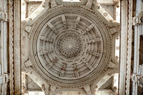 Ranakpur 的 adinath 庙 — 图库照片