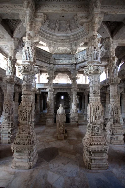 Ranakpur 的 adinath 庙 — 图库照片