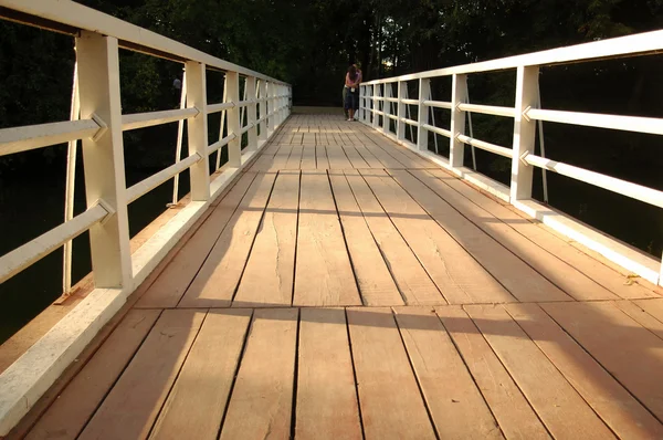 plannen van een houten brug