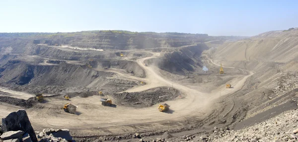 Mineração de carvão na carreira — Fotografia de Stock