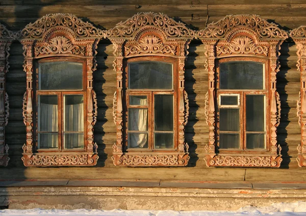 Velhas janelas russas em Tomsk Imagens Royalty-Free