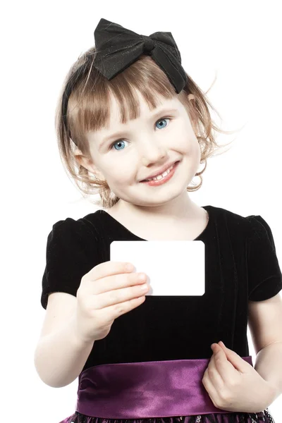 Küçük kız, saf bir kart tutan — Stok fotoğraf
