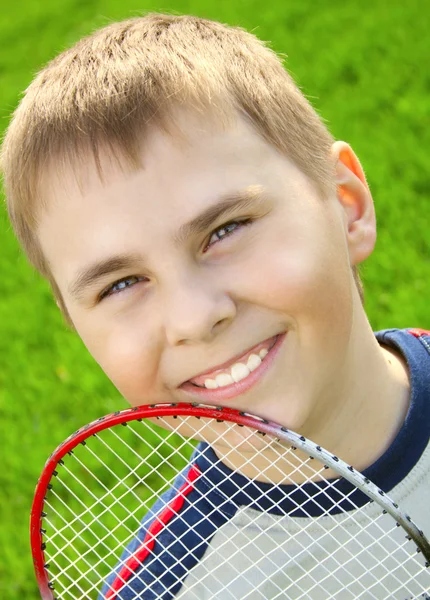Chłopiec z rakiety do badmintona — Zdjęcie stockowe